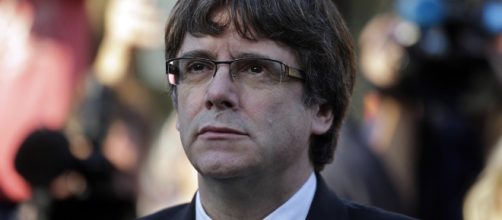 Carles Puigdemont se entrega a la Polic&iacute;a de B&eacute;lgica | Televisa News - televisa.com
