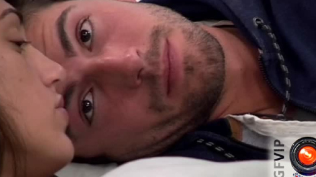 Coccole a letto, Cecilia cede ad Ignazio: in tv il faccia a faccia ... - gds.it