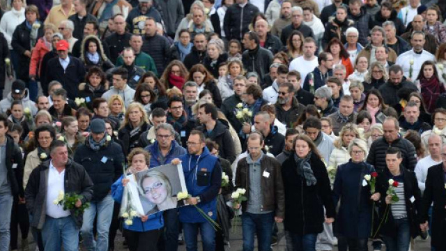 Dimanche 5 novembre &agrave; Gray, entre 8 000 et 10 000 personnes d&eacute;filent en hommage &agrave; la joggeuse assassin&eacute;e Alexia Daval.