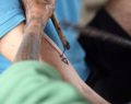 La tatuadora más anciana del mundo