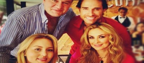 Angelique e El Guero junto a Sebasti&aacute;n e Aracely - Foto: Reprodu&ccedil;&atilde;o/Twitter