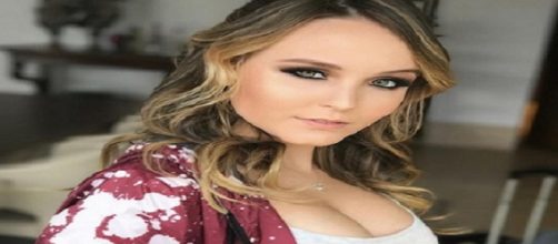 Larissa Manoela tem causado pol&ecirc;mica na web (Foto: Reprodu&ccedil;&atilde;o/Instagram)