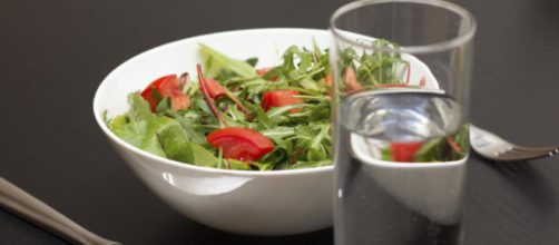 Salud: Los graves problemas que causa beber m&aacute;s agua de la cuenta ... - elconfidencial.com