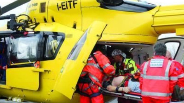 Calabria, incidente tra un autobus e un'ape car. (foto di repertorio)