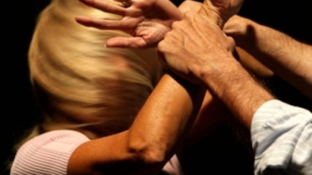 Strangola la convivente e la chiude nel frigorifero: la condanna 'desiderata'