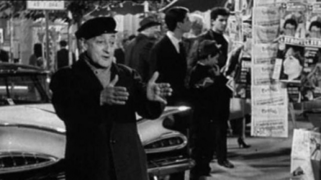 Toto parcheggiatore abusivo in "Tot&ograve;, peppino la dolce vita"