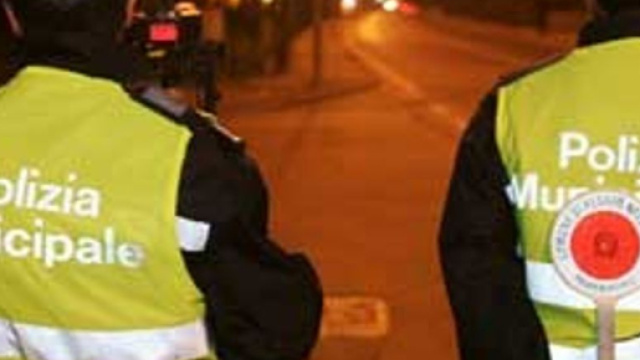 un'uomo fa record di multe in 5 minuti