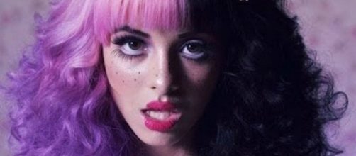 Cantora famosa &eacute; acusada por estupro