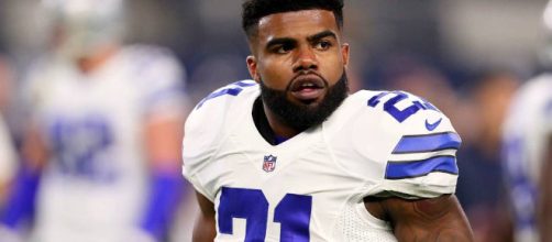 Ezekiel Elliot with the Dallas Cowboys. - [Image via FootballerFantasy/Youtube screencap]
