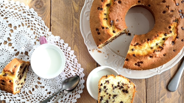 Ciambellone con gocce di cioccolato, fonte foto: http://www.ifood.it/ricette