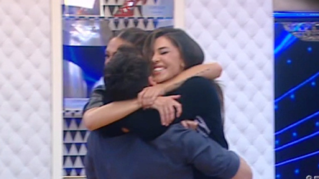 Grande Fratello Vip, Belen Rodriguez coi fratelli Cecilia e Jeremias