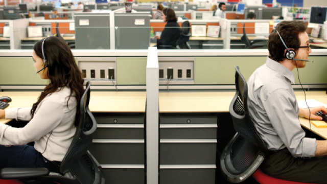 Lavoro a Reading nel servizio clienti (Wikimedia Commons)