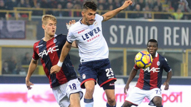Una azione di Bologna-Crotone 2-3