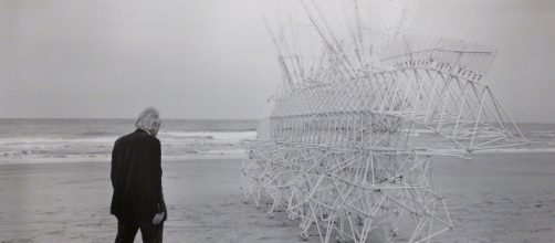 Strandbeests by Theo Jansen - Flickr