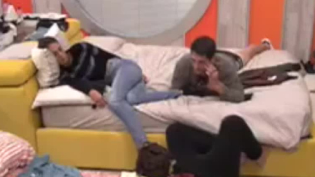 Cecilia e Ignazio a luci rosse in casa