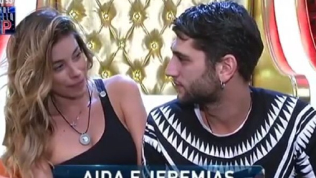 Grande Fratello Vip: Sara tuona contro l'ex fidanzato e Aida