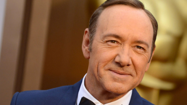 Kevin Spacey fa coming out mentre viene accusato di molestie ... - sceglilfilm.it