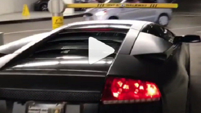 La Lamborghini Murcielago non paga il parcheggio
