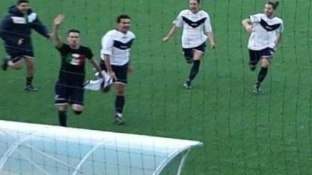 L'esultanza di Luppi dopo il gol segnato. (Fonte Google Images)