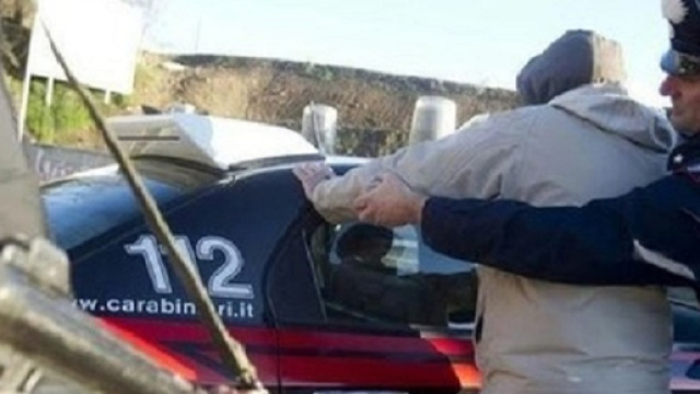 Palmanova, tre marocchini rubano nella stanza del prete