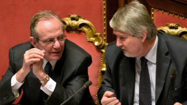 Riforma Pensioni fase 2, governo: stop aumento et&agrave; per 15 categorie, al lavoro Poletti e Padoan