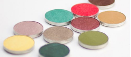 MAKEUP GEEK [Image via Magi Mania/Flickr]