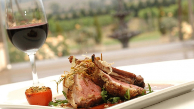 Abbinamento tra vino e cibo: ecco cosa scegliere.