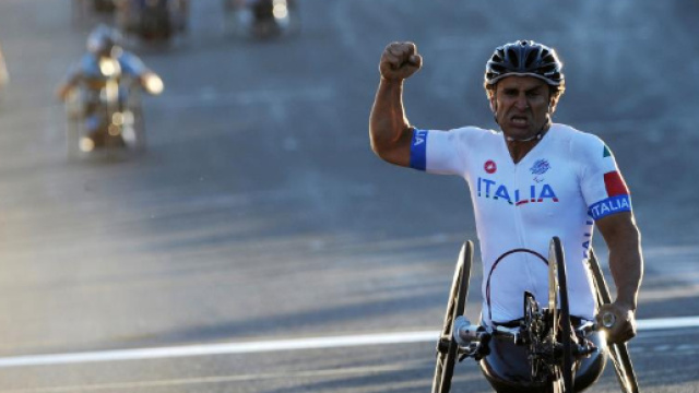 Alex Zanardi lancia l'allarme, bisogna rieducare gli automobilisti (foto - mifacciodicultura.it)