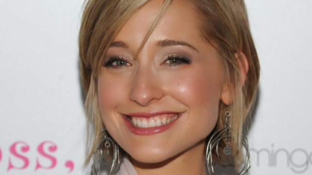 APRIL FOOL'S 2015] Smallville's Allison Mack To Make Surprise ... - kryptonsite.com