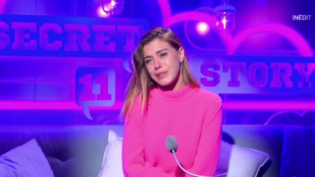 Cassandre (Secret Story 11) r&eacute;v&egrave;le &agrave; Barbara que sa sextape a fuit&eacute; sur le net !