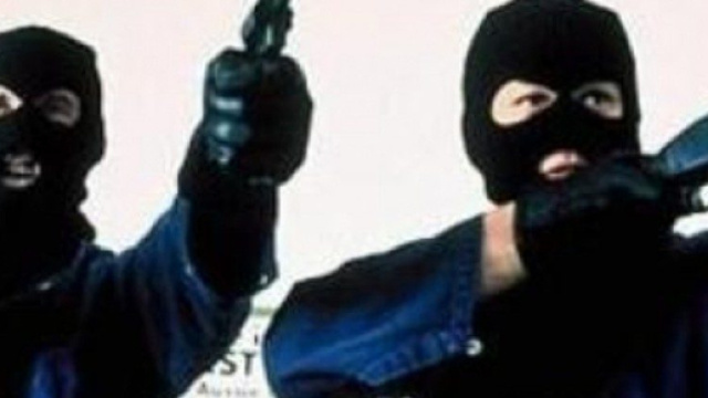 Foggia: rapinano un panificio in via Eolo e si danno alla figa con 15 euro.