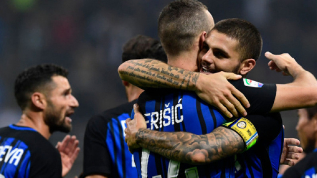 Inter, abbraccio tra Mauro Icardi e Ivan Perisic