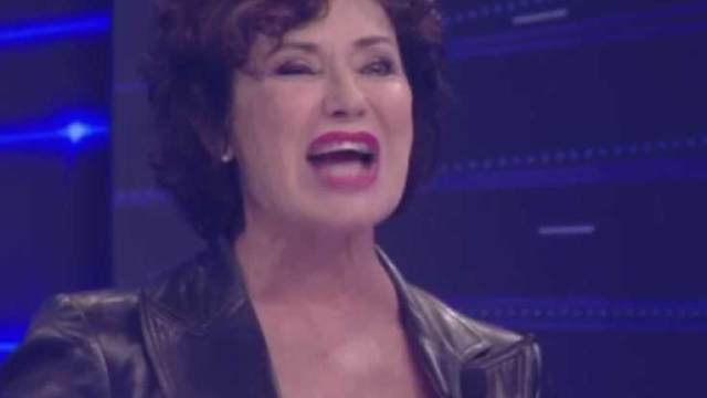 Serena Grandi attacca alla giugulare Corinne Clery: "Spero non si ... - bitchyf.it