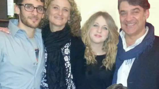 Una foto emblematica: tutta la famiglia Ciontoli &egrave; a processo per la morte di Marco Vannini. Se soccorso in tempo, si poteva salvare.