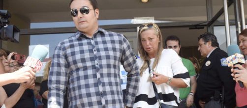 Bel&eacute;n Esteban a la entrada del juzgado.