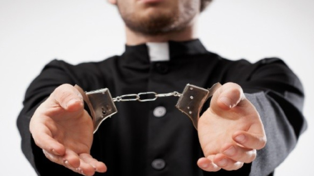 Abusava sessualmente dei ragazzini