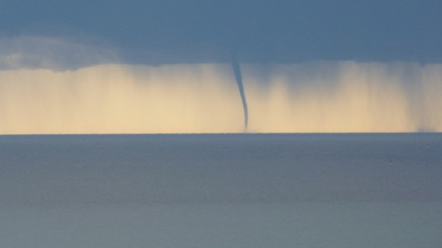 Sanremo: tromba d'aria al largo sulla costa, Foto sanremonews.it