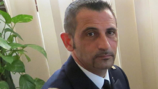 La moglie di Latorre denuncia le mancanze del marito