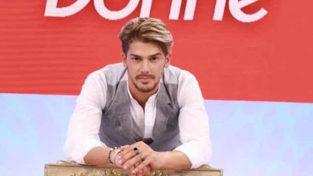 Uomini e Donne: Alex spiazza tutti e fa la sua scelta - Panorama - panorama.it