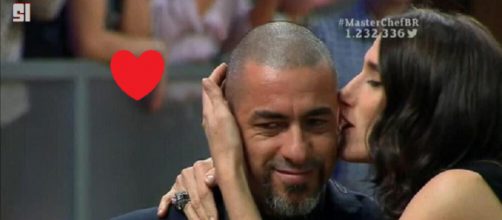 Em especial, internauta pede para Paola Carosella e Foga&ccedil;a "se assumirem"