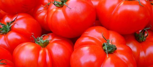 tomatoes-vegetables-red-food by Pixabay