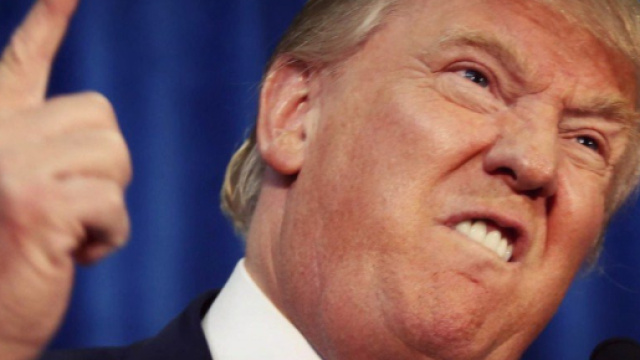 Il Presidente Trump fotografato durante un discorso