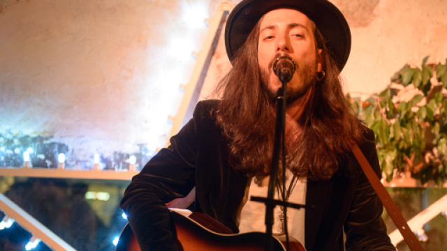 Manuel Bellone in una performance live
