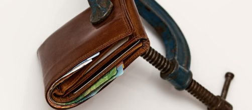 Rob the poor to serve the rich. (Image stevepb/Pixabay)