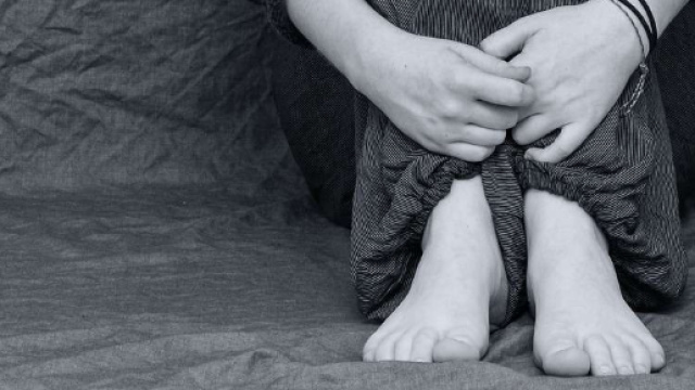 Bimbo soffoca per giocare a nascondino, muore a soli 18 mesi