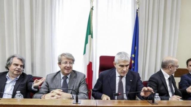 Il tavolo di presidenza della commissione bancaria d'inchiesta - Foto: ilsole24ore.com