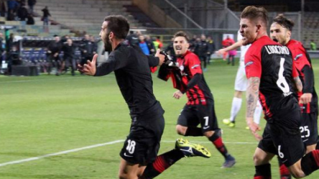 Nella foto, tratta dal sito ufficiale della Lega B, i calciatori del Foggia esultano dopo il gol del 2-2