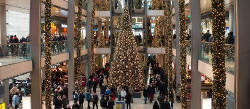 As the clock ticks down, shoppers are in search of those last minute treasures - Image via Pixabay