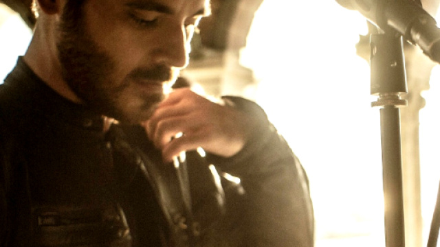 Intervista a Luca Pacioni in occasione dell'uscita del suo primo album 'Complice'.