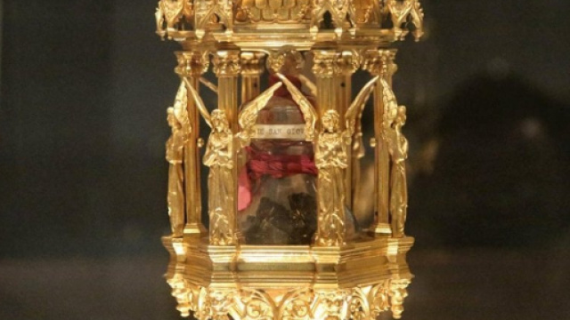 Un prezioso corredo sacro fiammigno